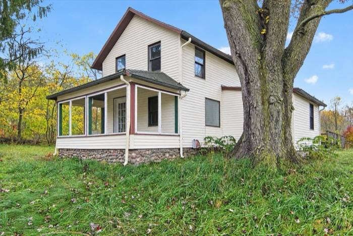 18607 Forrister Rd, Hudson, MI, photo 2