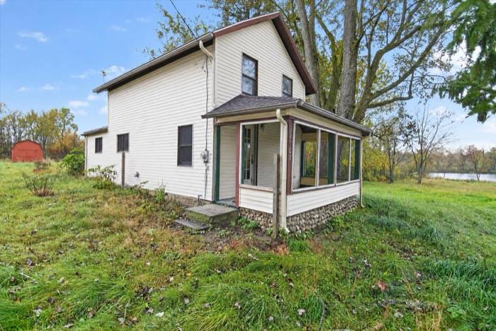 18607 Forrister Rd, Hudson, MI, photo 3