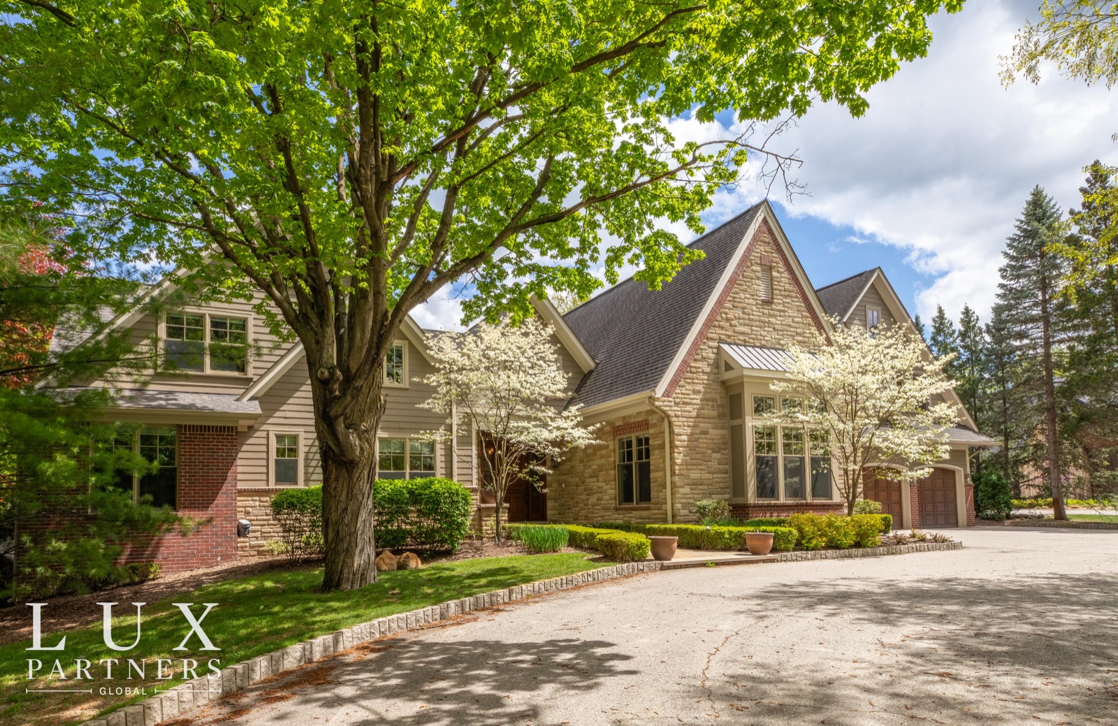 1330 Oxford Road, Bloomfield Hills