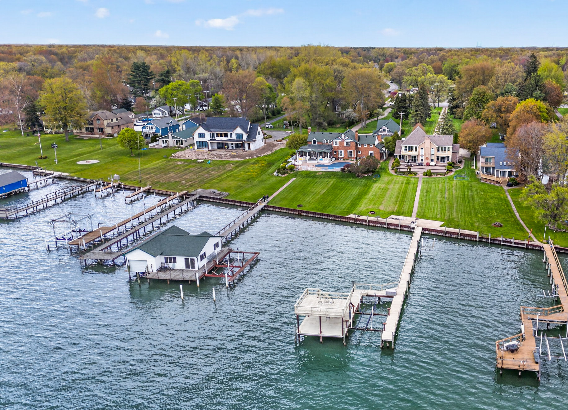 2677 Pointe Tremble, Algonac