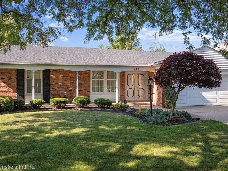 713 Moorland Drive, Grosse Pointe Woods - Sold