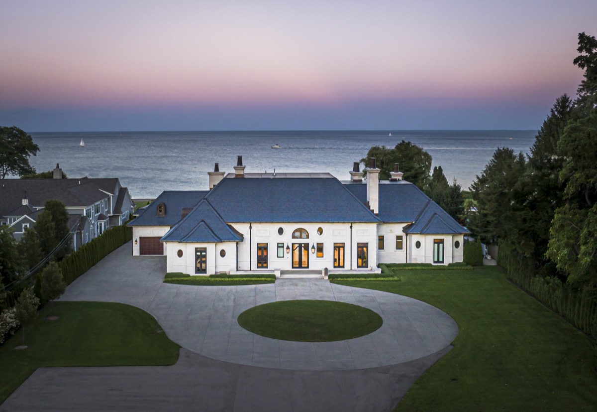 984 Lake Shore, Grosse Pointe Shores