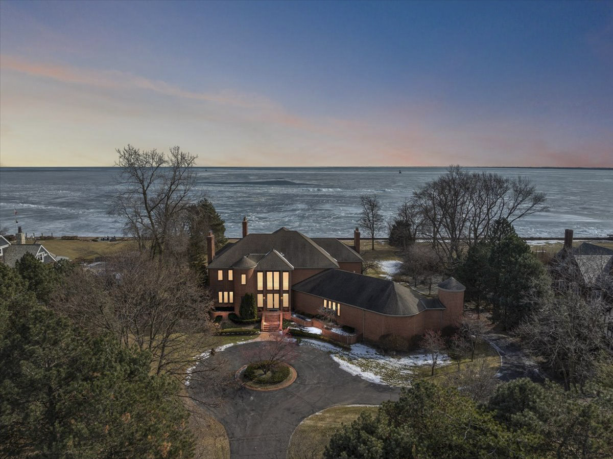 15440 Windmill Pointe, Grosse Pointe Park